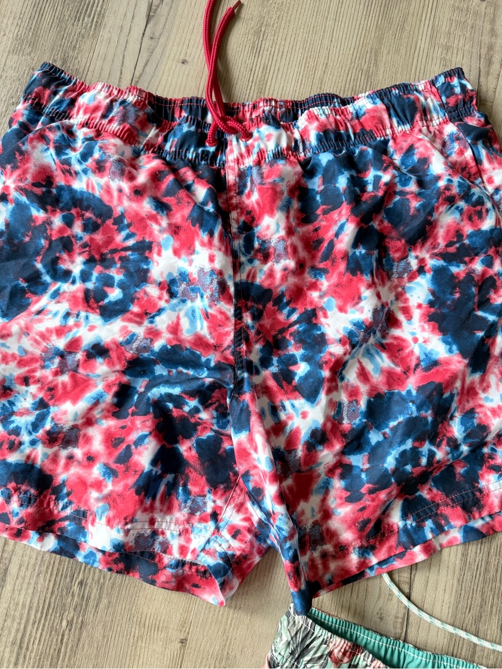 Men’s size large lined swim trunks - Picture 3 of 4